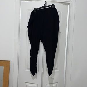Black parachute Capri pant